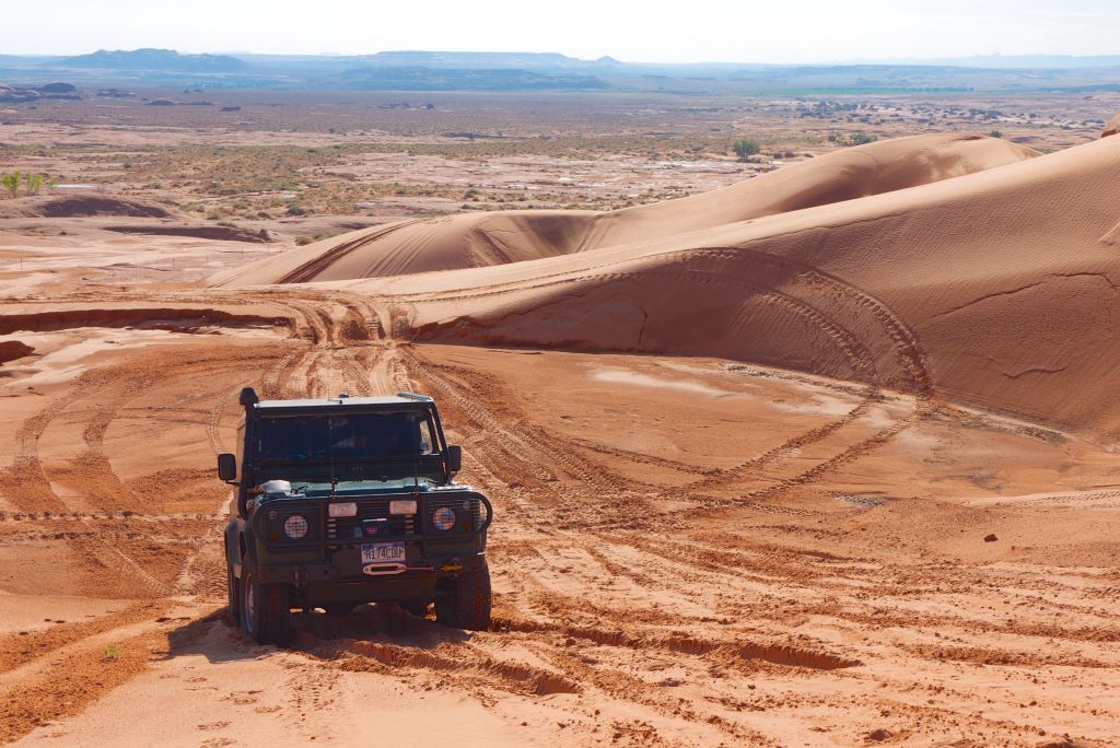 Defender 90 in White Wash Sand Dunes, UT, USA